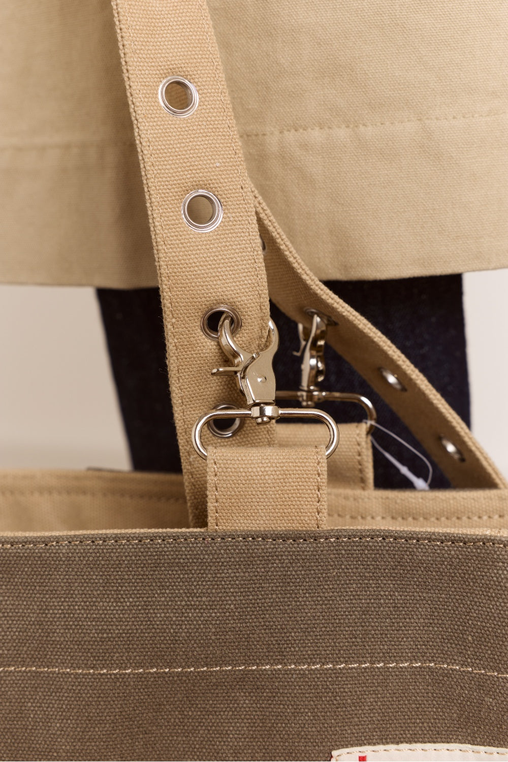 DAMSON MADDER-666 VEDA CANVAS BLOCKED BAG-SAND_06.jpg