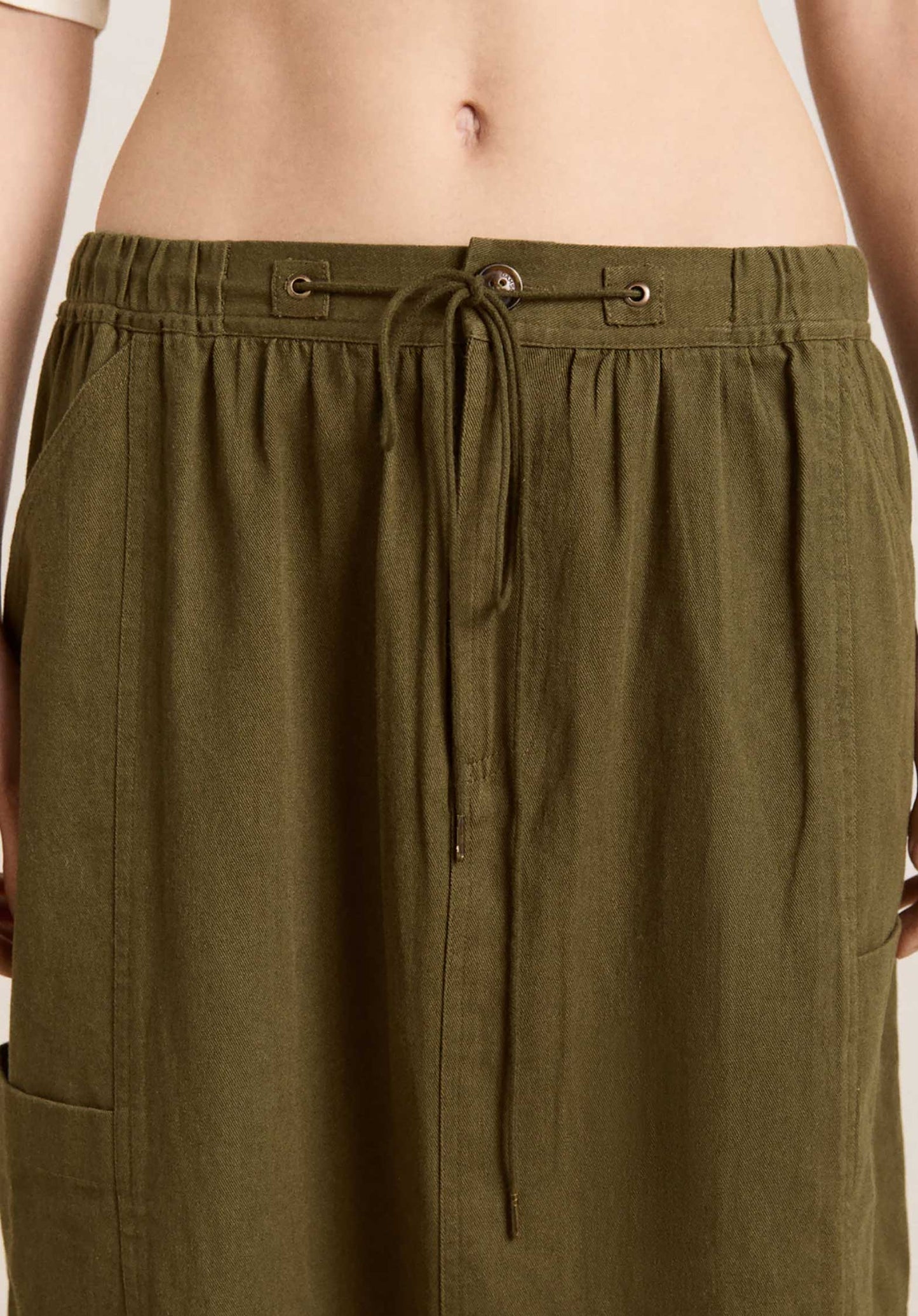 Aw25-dm-2032 Vika Utility Olive