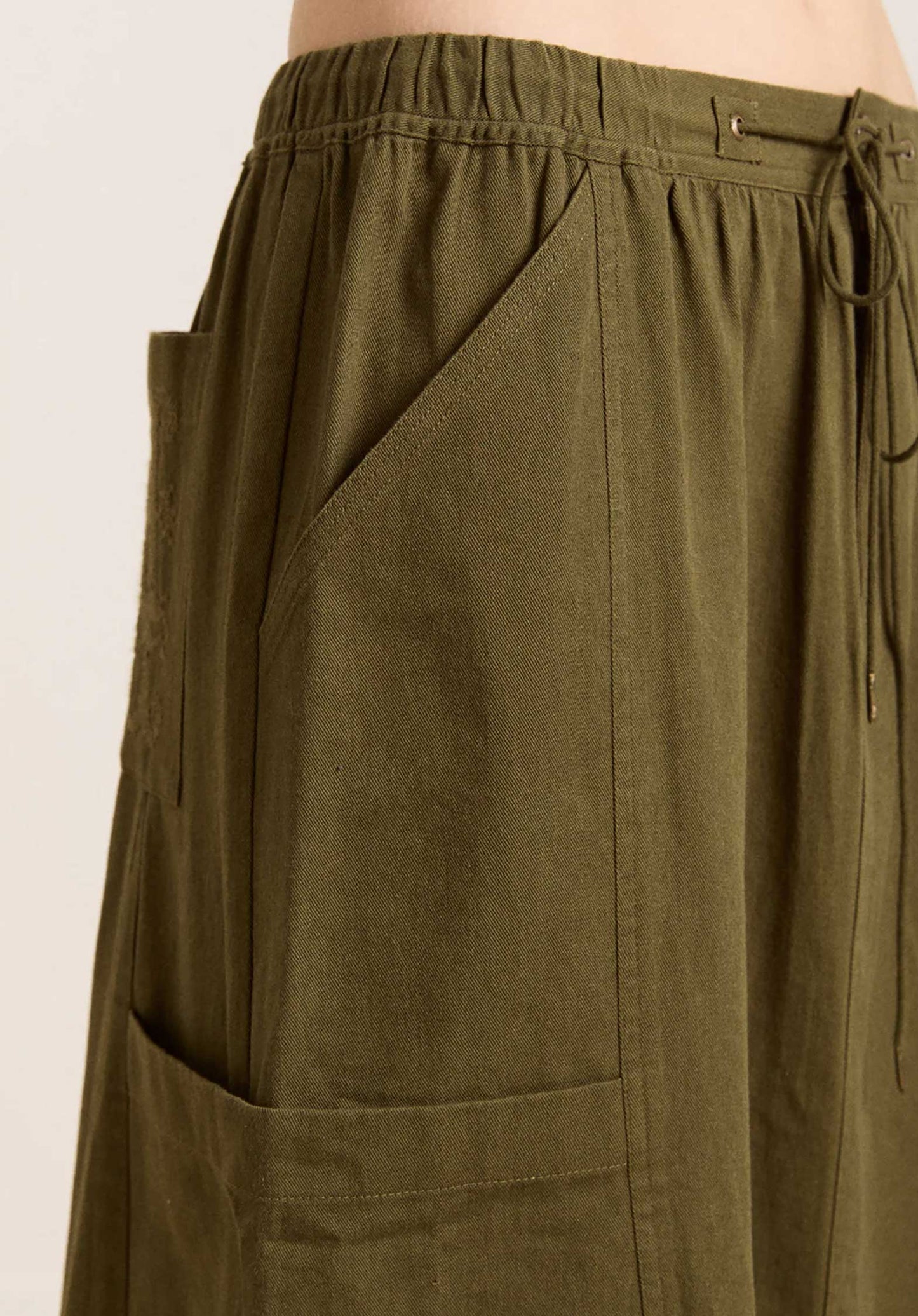 Aw25-dm-2032 Vika Utility Olive