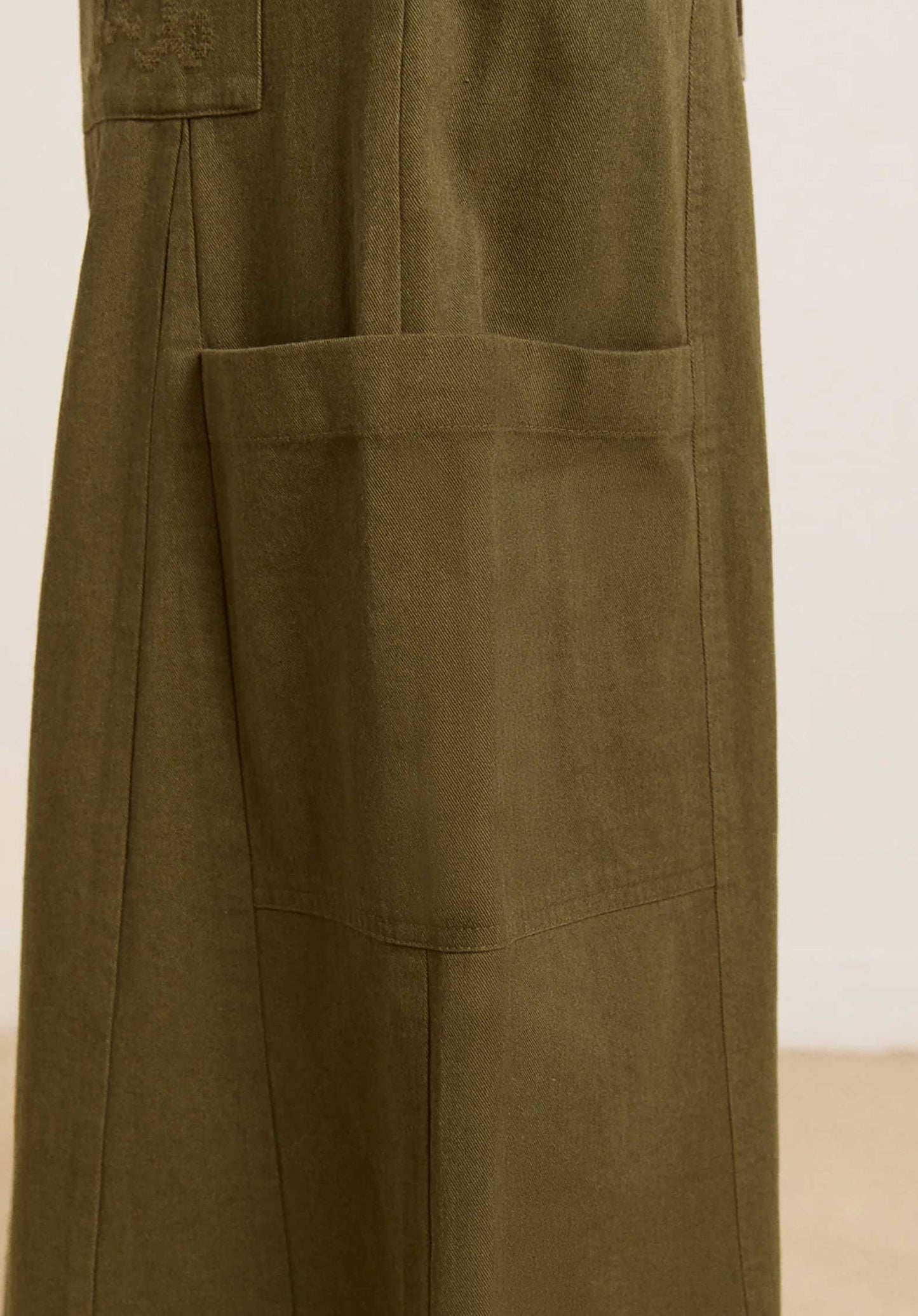 Aw25-dm-2032 Vika Utility Olive
