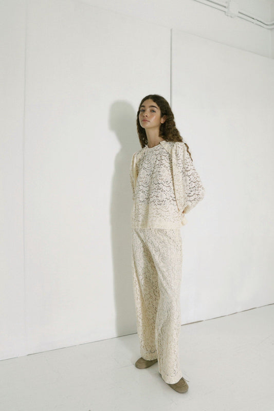 Aw25-601 Lace Button Blou Light-Cream