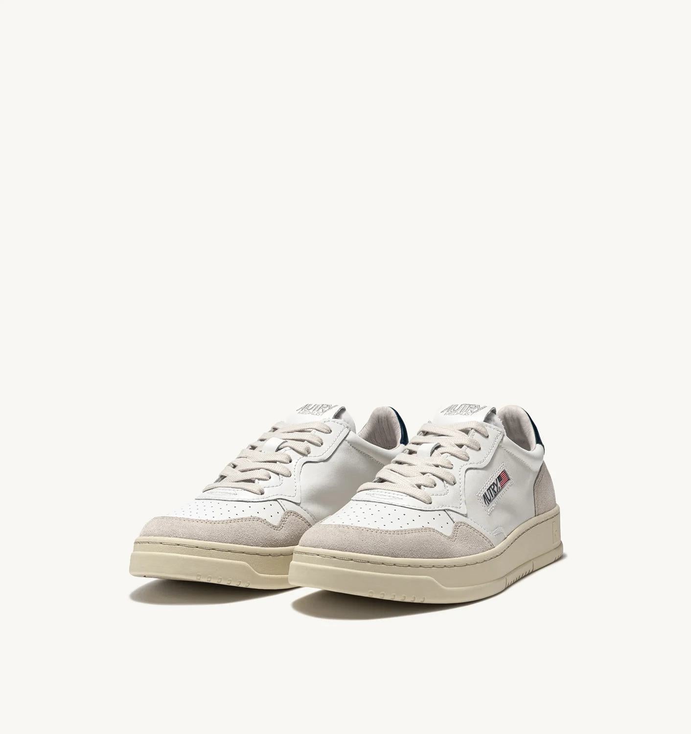 Autry | Medalist Low Ls Sneaker - White & Beige Suede White-Black