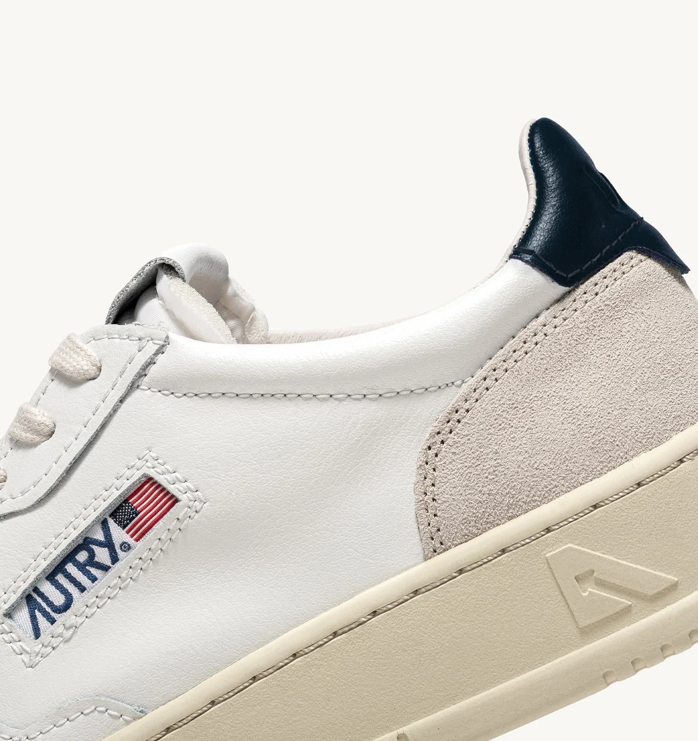 Autry | Medalist Low Ls Sneaker - White & Beige Suede White-Black