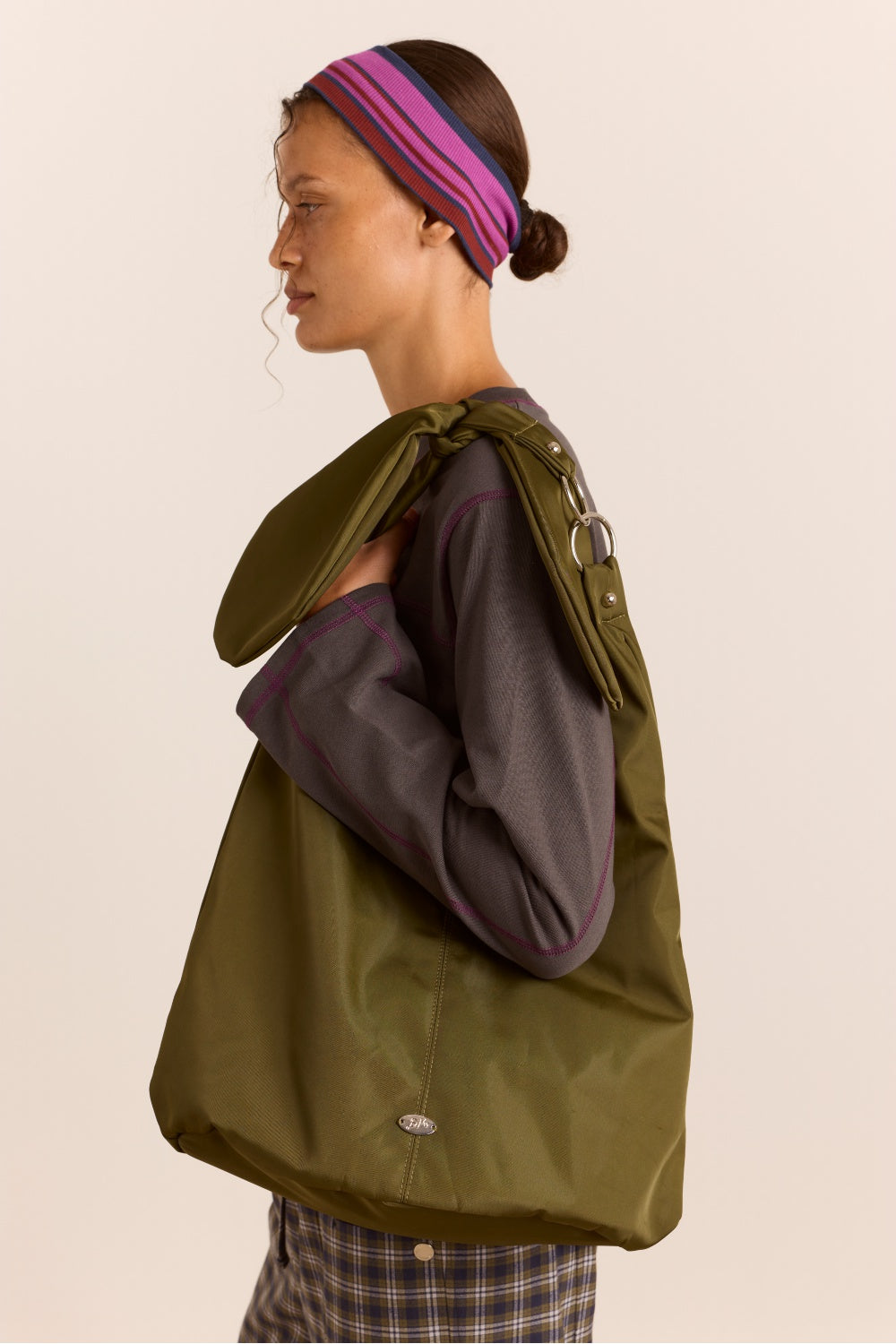 DAMSON MADDER-666 GENE OVERSIZED BAG-OLIVE_01.jpg