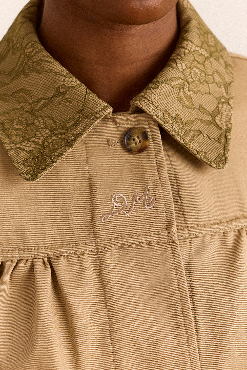 DAMSON MADDER-666 MERCEDES BOW TRENCH-RED ECRU_04.jpg