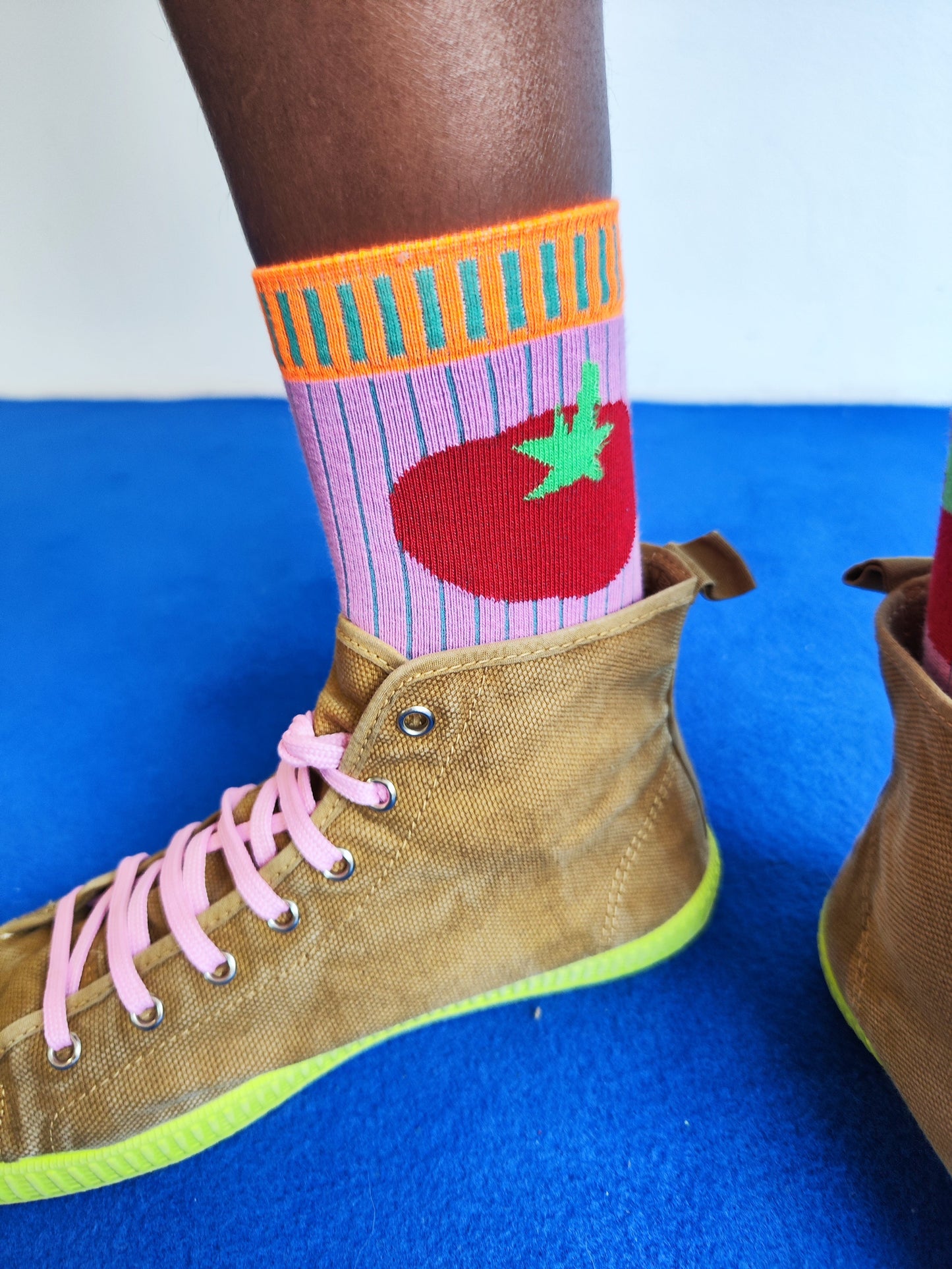 DR BLOOM | Socks Pomo Pink - Aqua Green with Tomato Motif