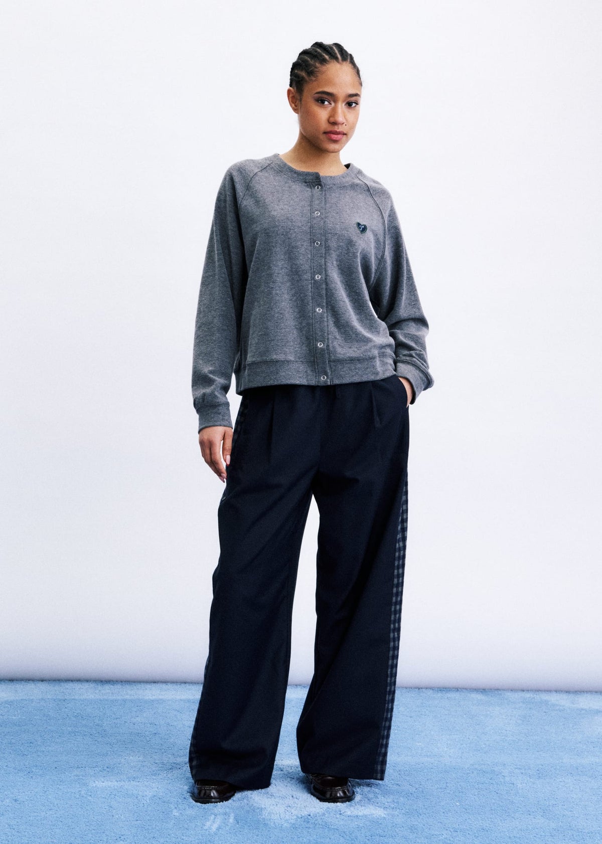 FRNCH-559 ITAEWON-GRIS_01.jpg
