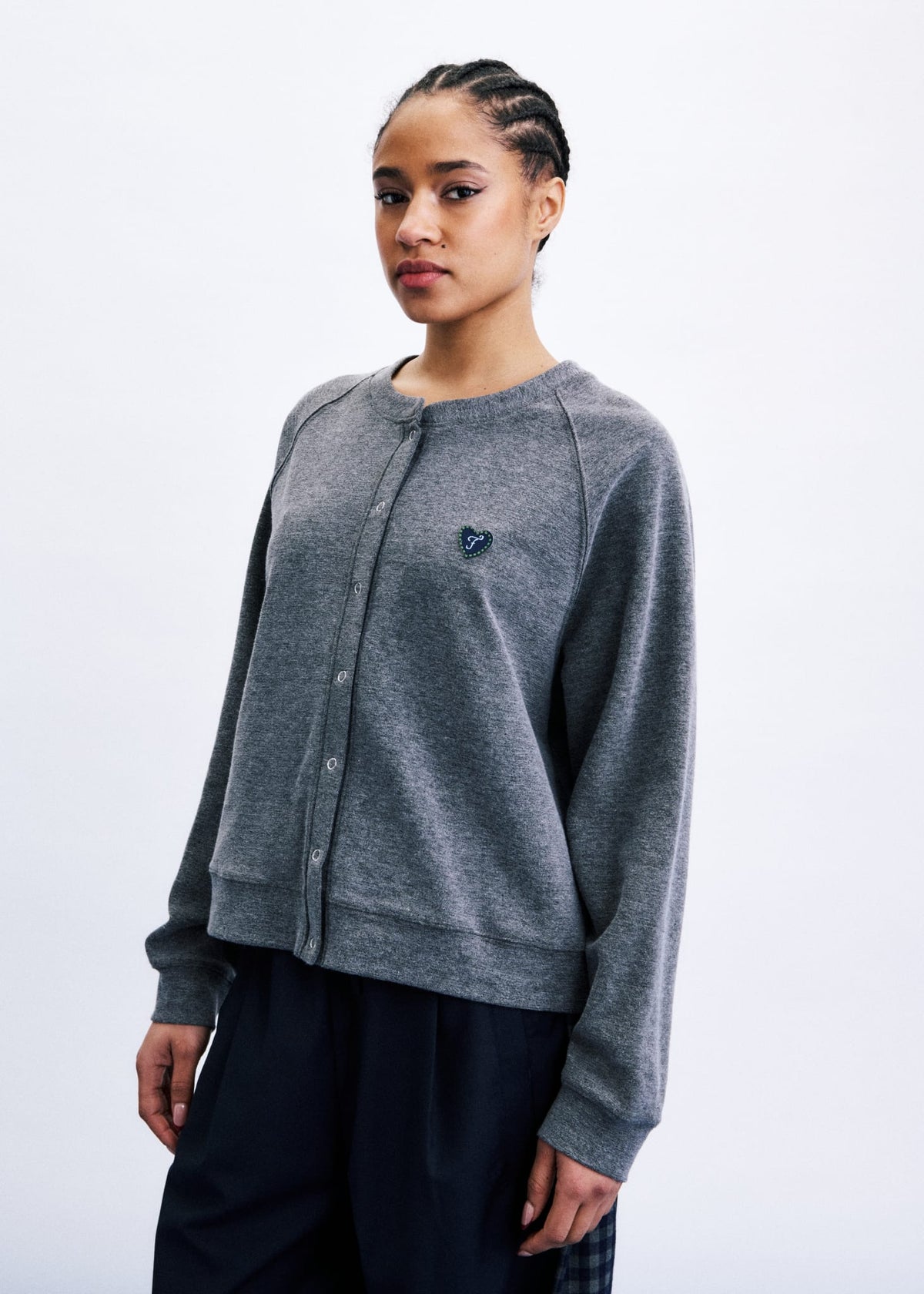 FRNCH-559 ITAEWON-GRIS_04.jpg