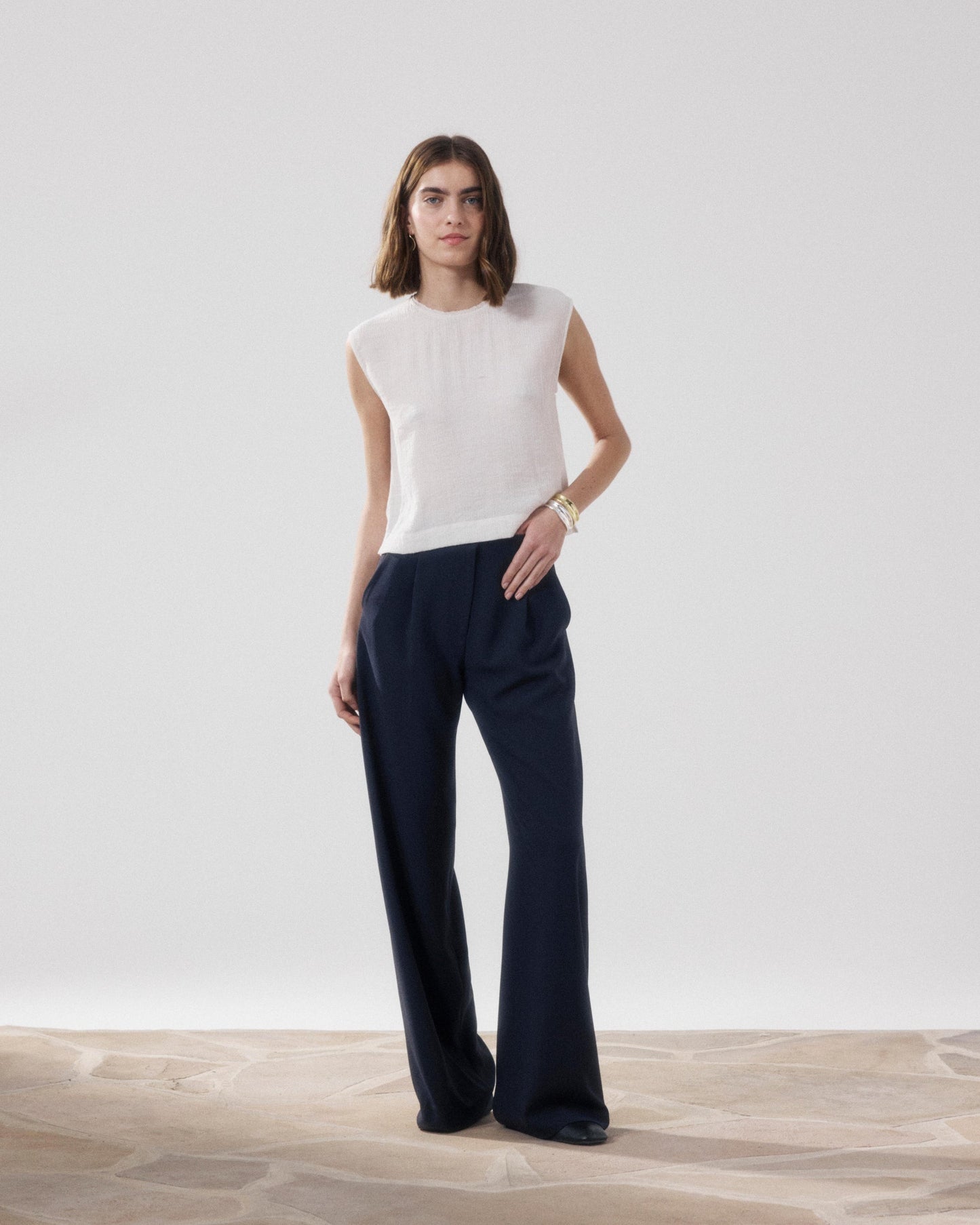 HARTFORD | Howi Round-Neck Sleeveless Blouse - Stone