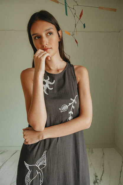 INDI&COLD | Natural Embroidered Relaxed Midi Dress - Carbon Black