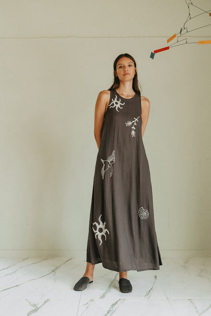 INDI&COLD | Natural Embroidered Relaxed Midi Dress - Carbon Black
