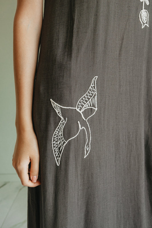 INDI&COLD | Natural Embroidered Relaxed Midi Dress - Carbon Black