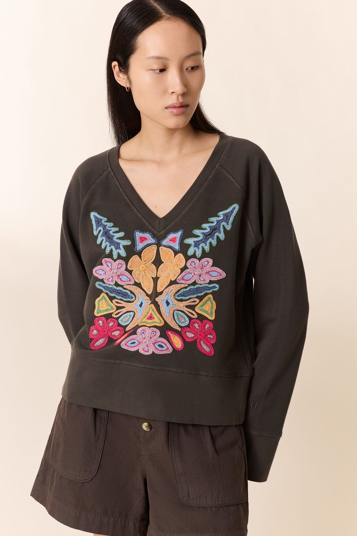 Leon & Harper | Shavi Dori Embroidered Sweatshirt - Organic Cotton Carbone