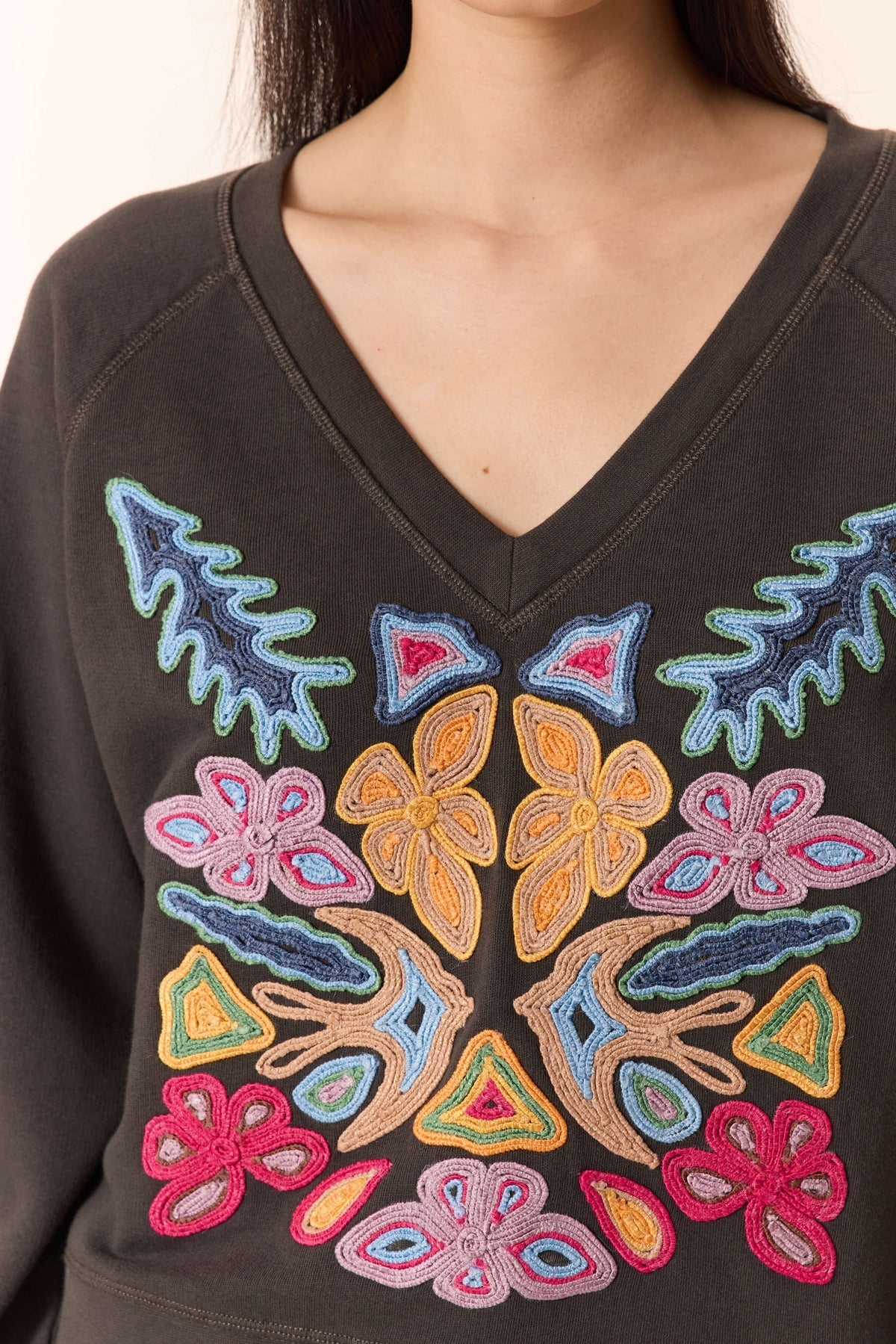 Leon & Harper | Shavi Dori Embroidered Sweatshirt - Organic Cotton Carbone