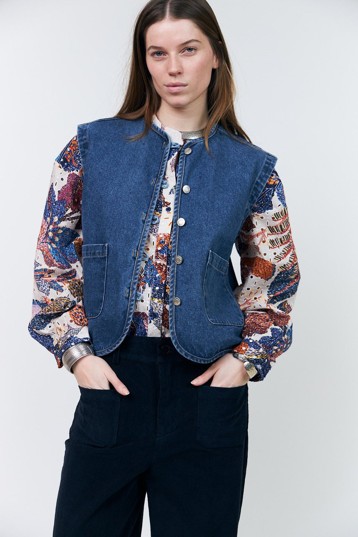 LOLLYS LAUNDRY-628 ABBEYLL VEST-DARK BLUE_04.jpg