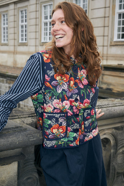 LOLLYS LAUNDRY-628 CAIROLL VEST 1065-FLOWER PRINT_03.jpg