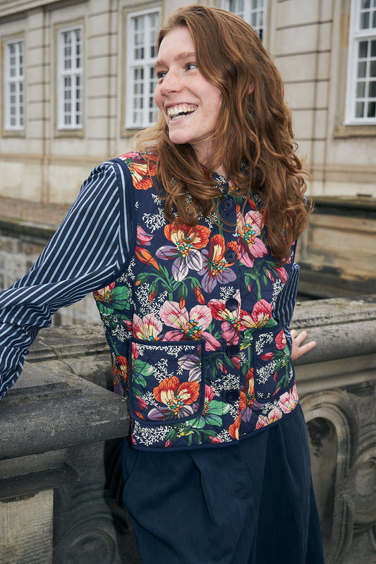 LOLLYS LAUNDRY-628 CAIROLL VEST 1065-FLOWER PRINT_03.jpg