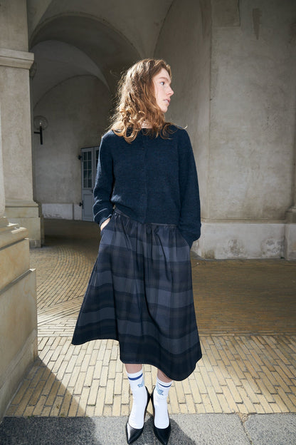 raven-20261016-corrected|LOLLYS LAUNDRY-628 ELLALL MIDI SKIRT-DARK GREY_05.jpg