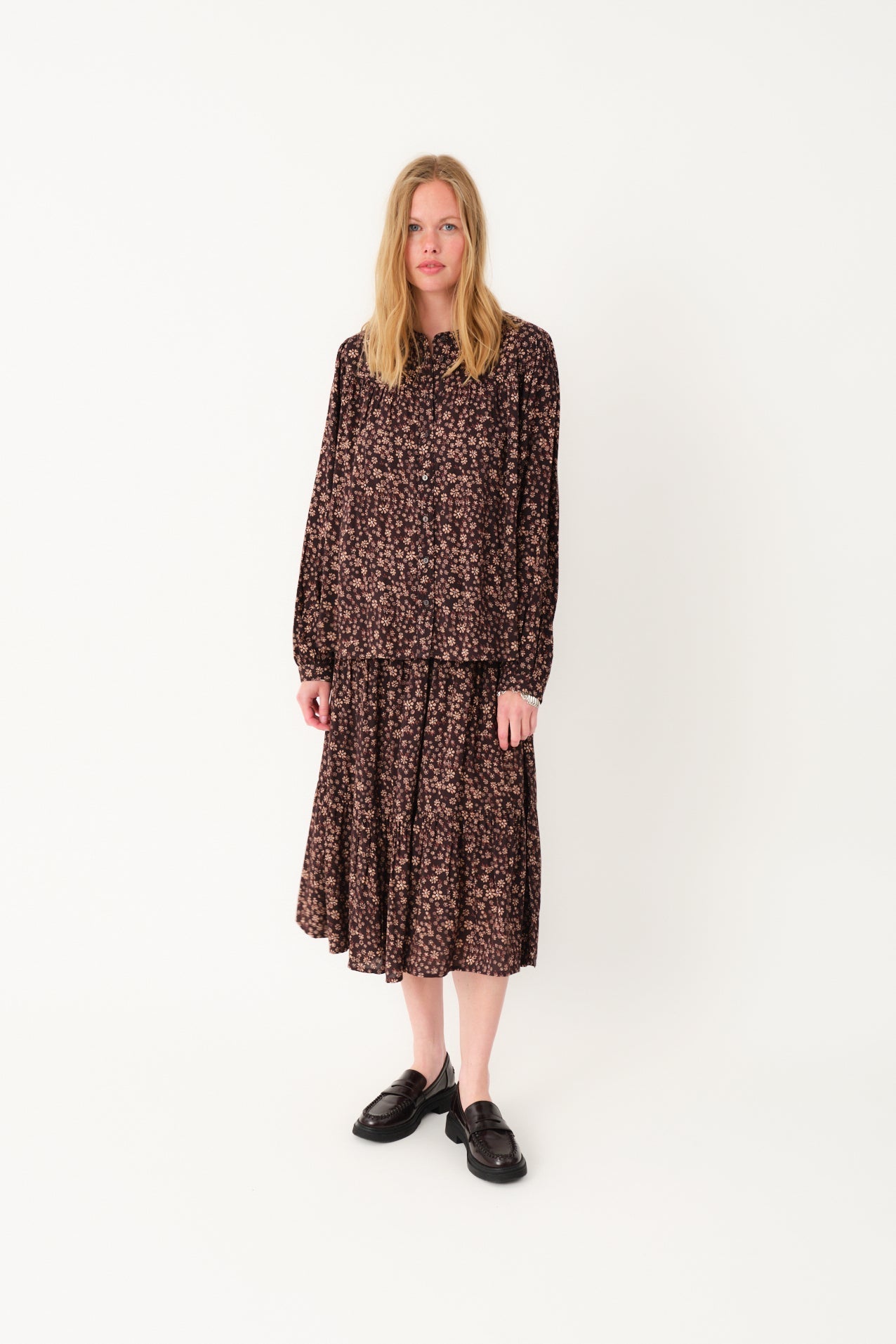 25444-2045 Skir Morningll Mid Fl Dark-Mokka