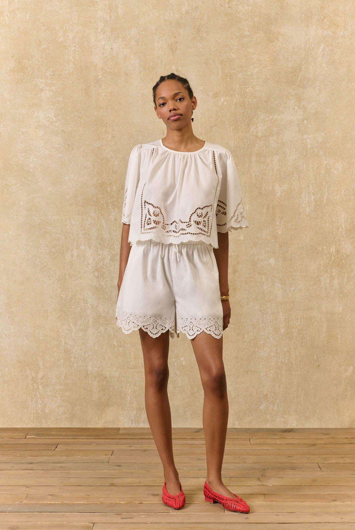 Louise Misha | Blouse Louvia Off-White - Cape Crop Top with Scalloped Embroidery