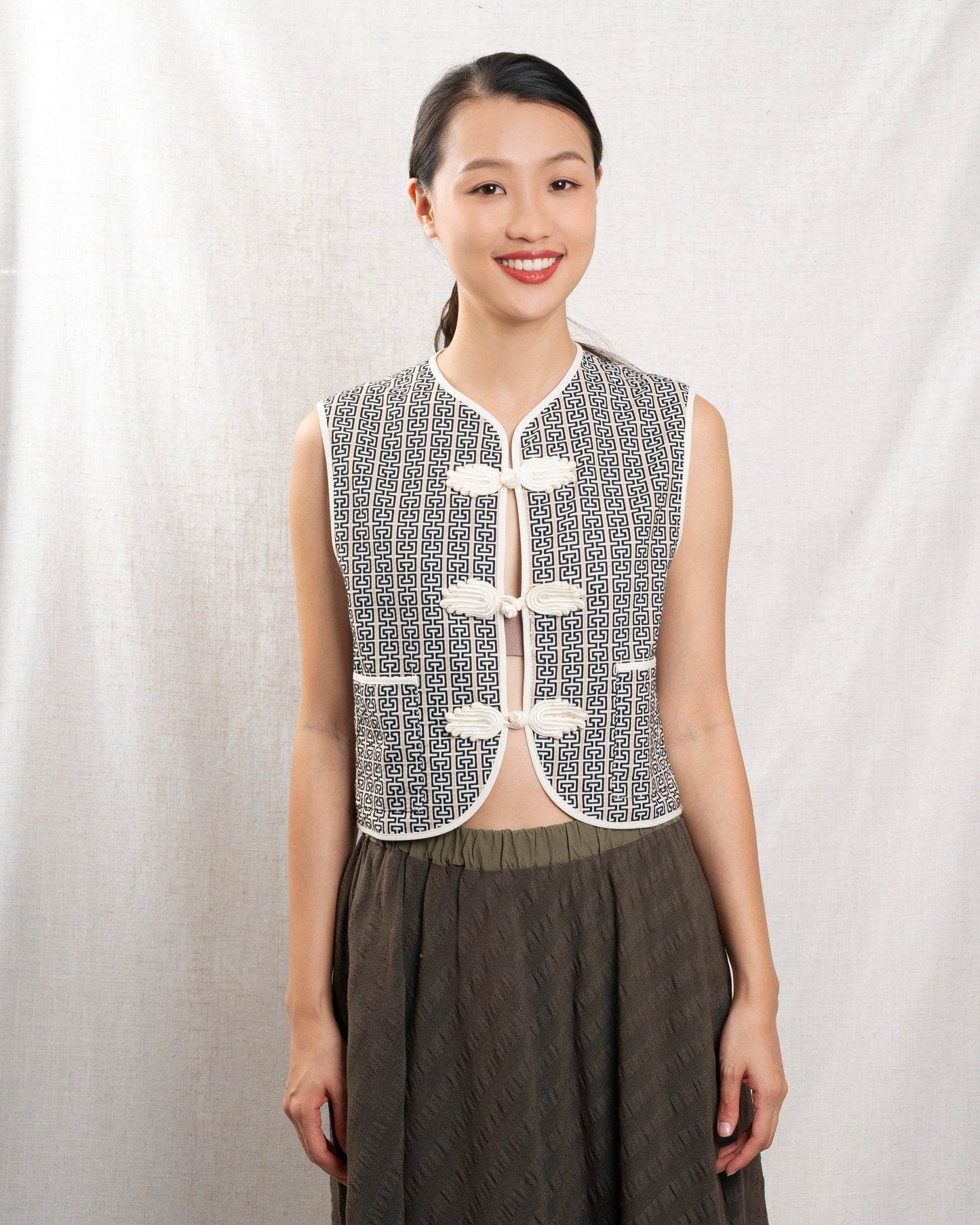 Maria de la Orden | Vienna Vest in Navy Houndstooth Wool Beige-Maze
