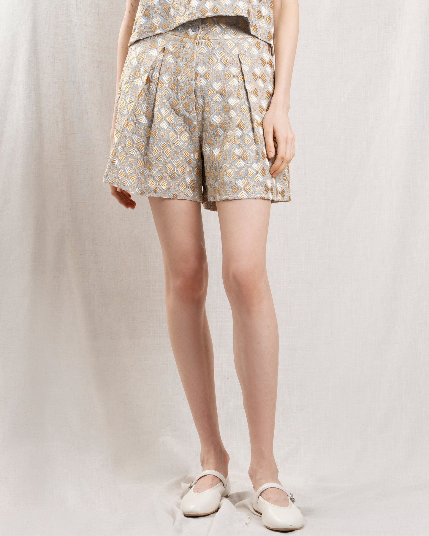 Kori | Pleated Metallic Shorts in Light-Grey-Gold