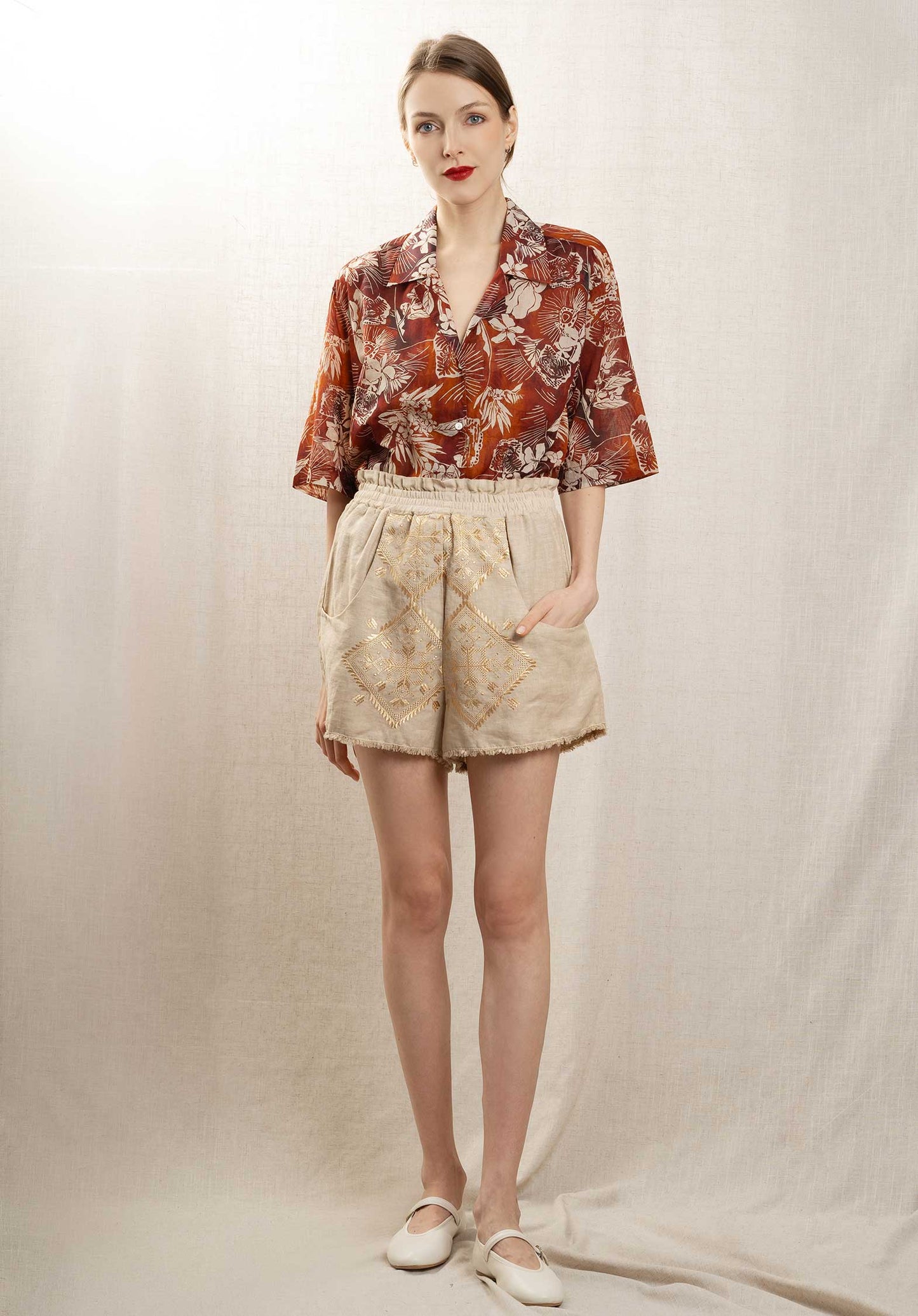 Shorts 210312 Beige-Gold