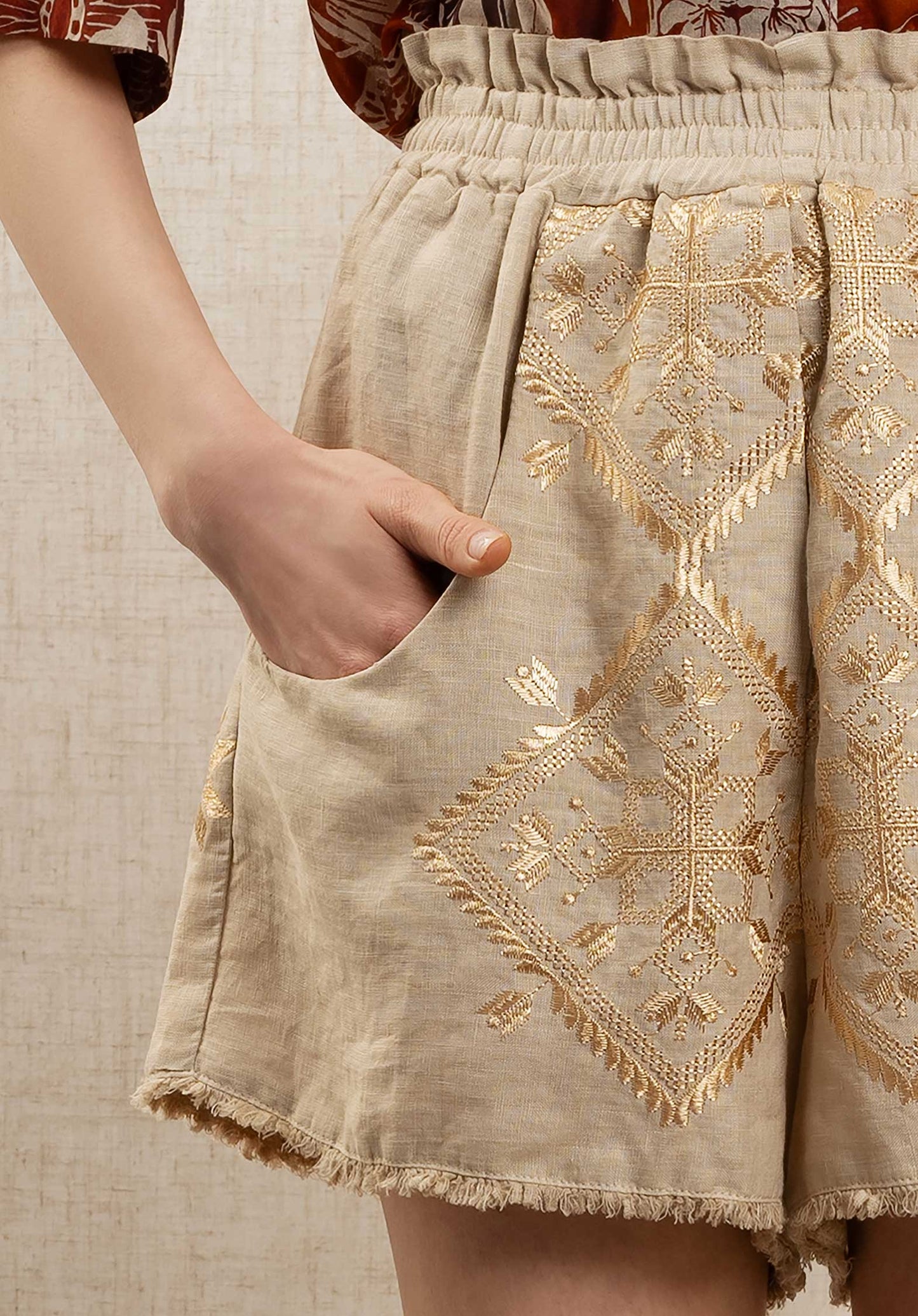 Shorts 210312 Beige-Gold