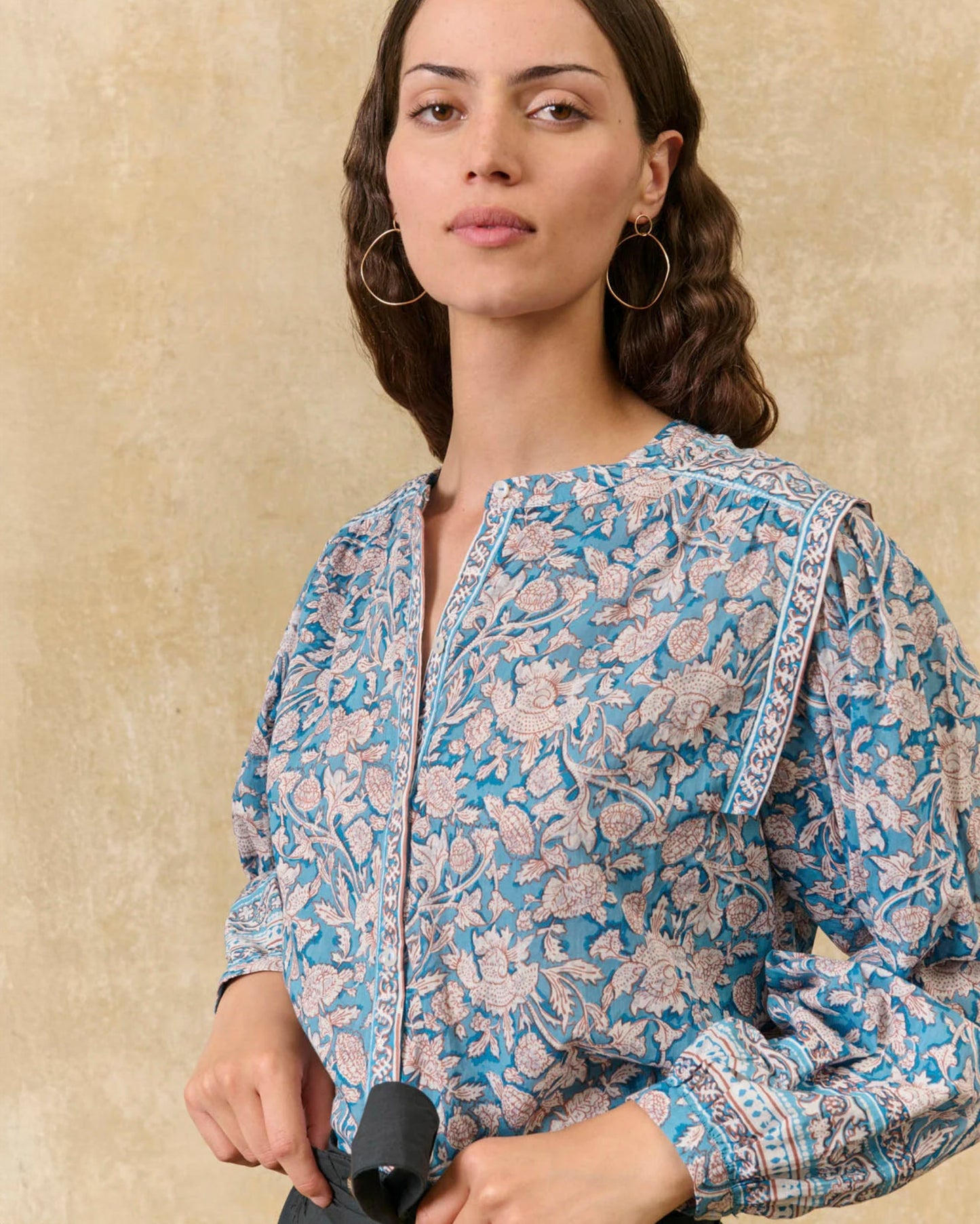 Louise Misha | Blouse Jane in Blue-Mountain-Avens Cotton Voile