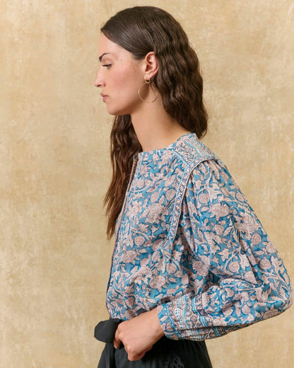 Louise Misha | Blouse Jane in Blue-Mountain-Avens Cotton Voile