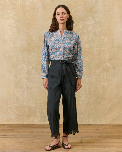 Louise Misha | Blouse Jane in Blue-Mountain-Avens Cotton Voile