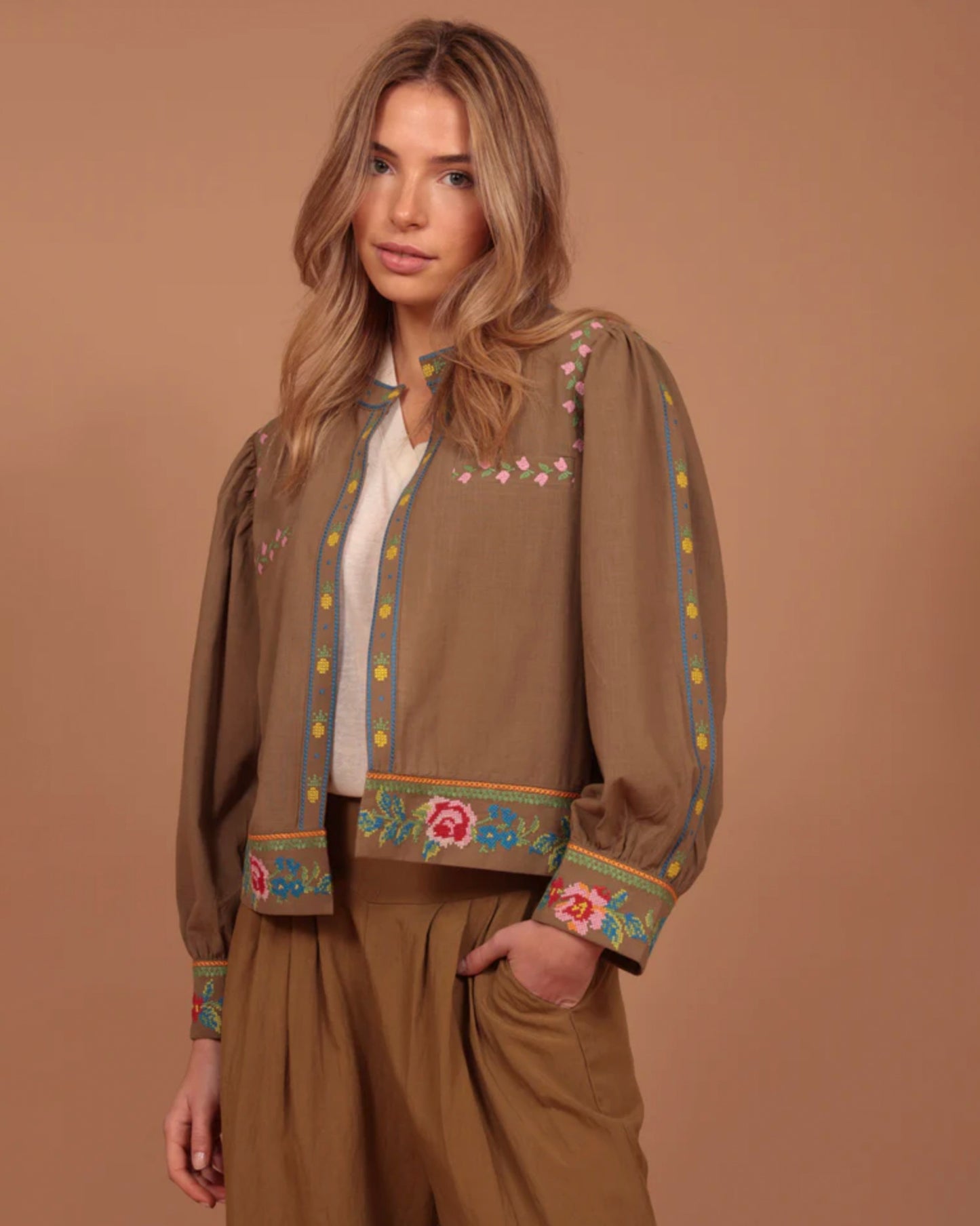 LUNA LLENA | Structured Green-Kaki Jacket - Tailored Volume