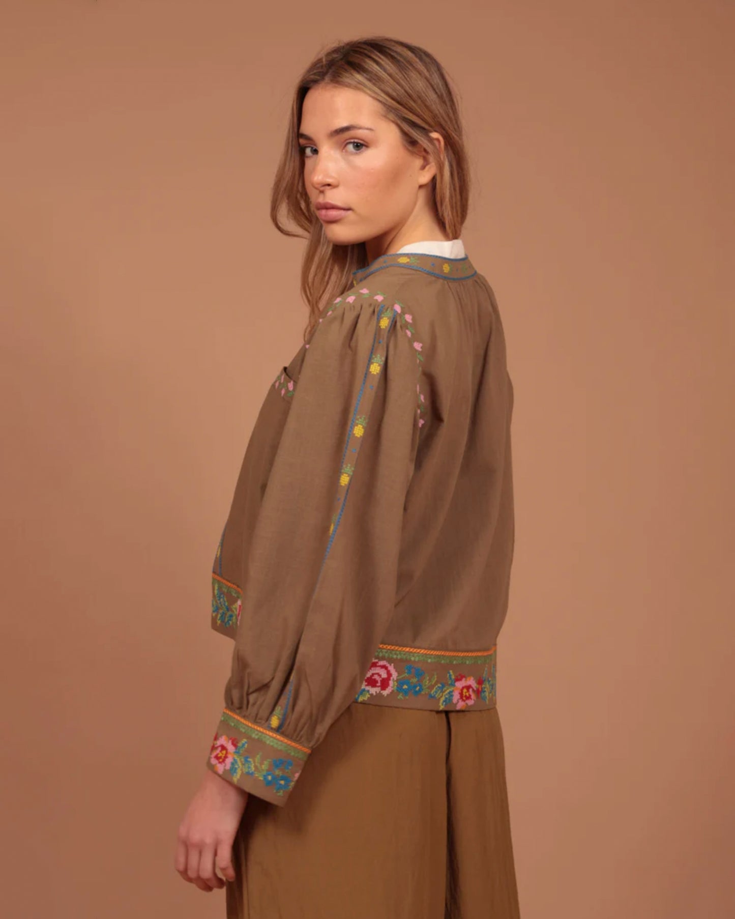 LUNA LLENA | Structured Green-Kaki Jacket - Tailored Volume