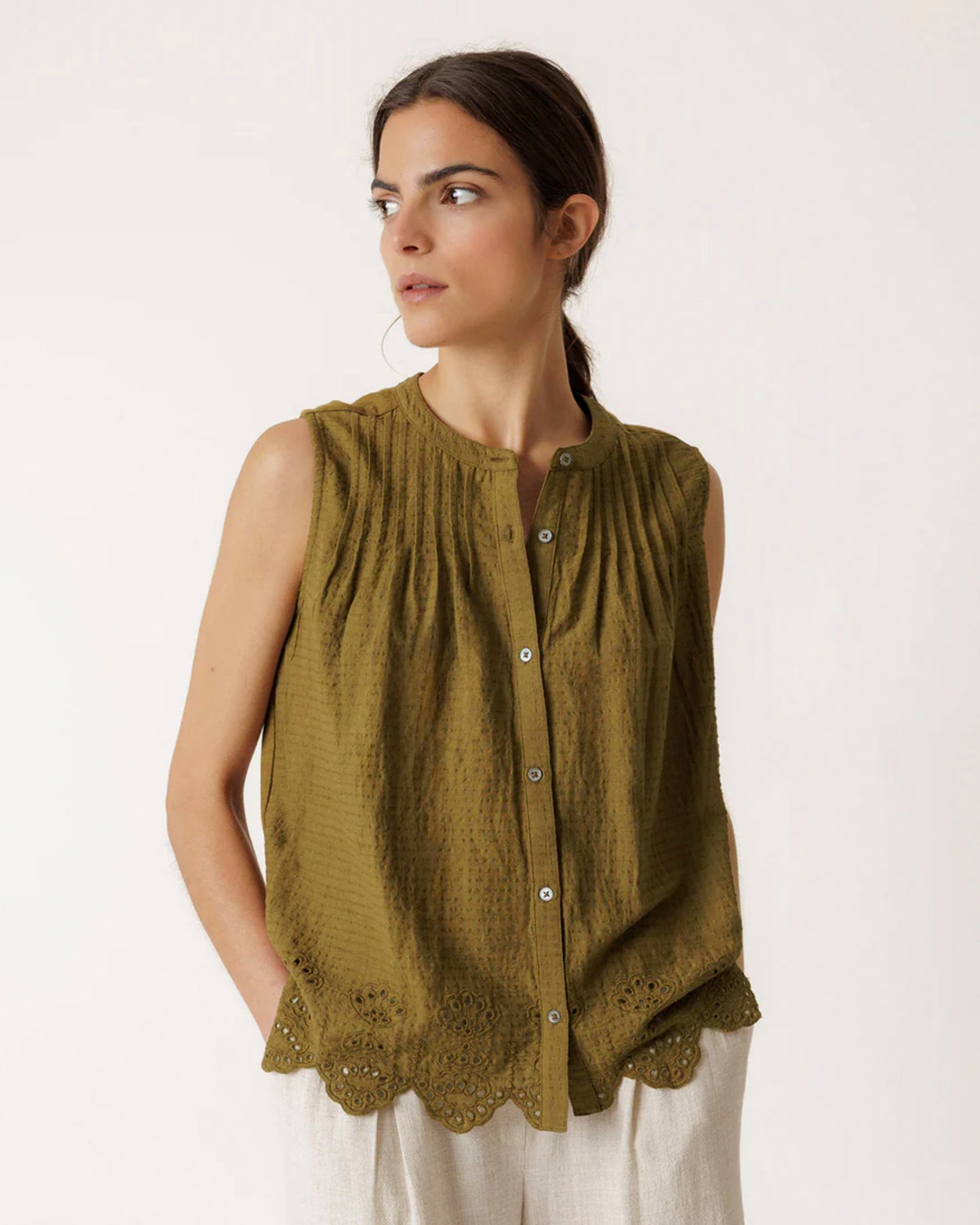 INDI&COLD | Pleated Dobby & Slub Tee with Lace Hem