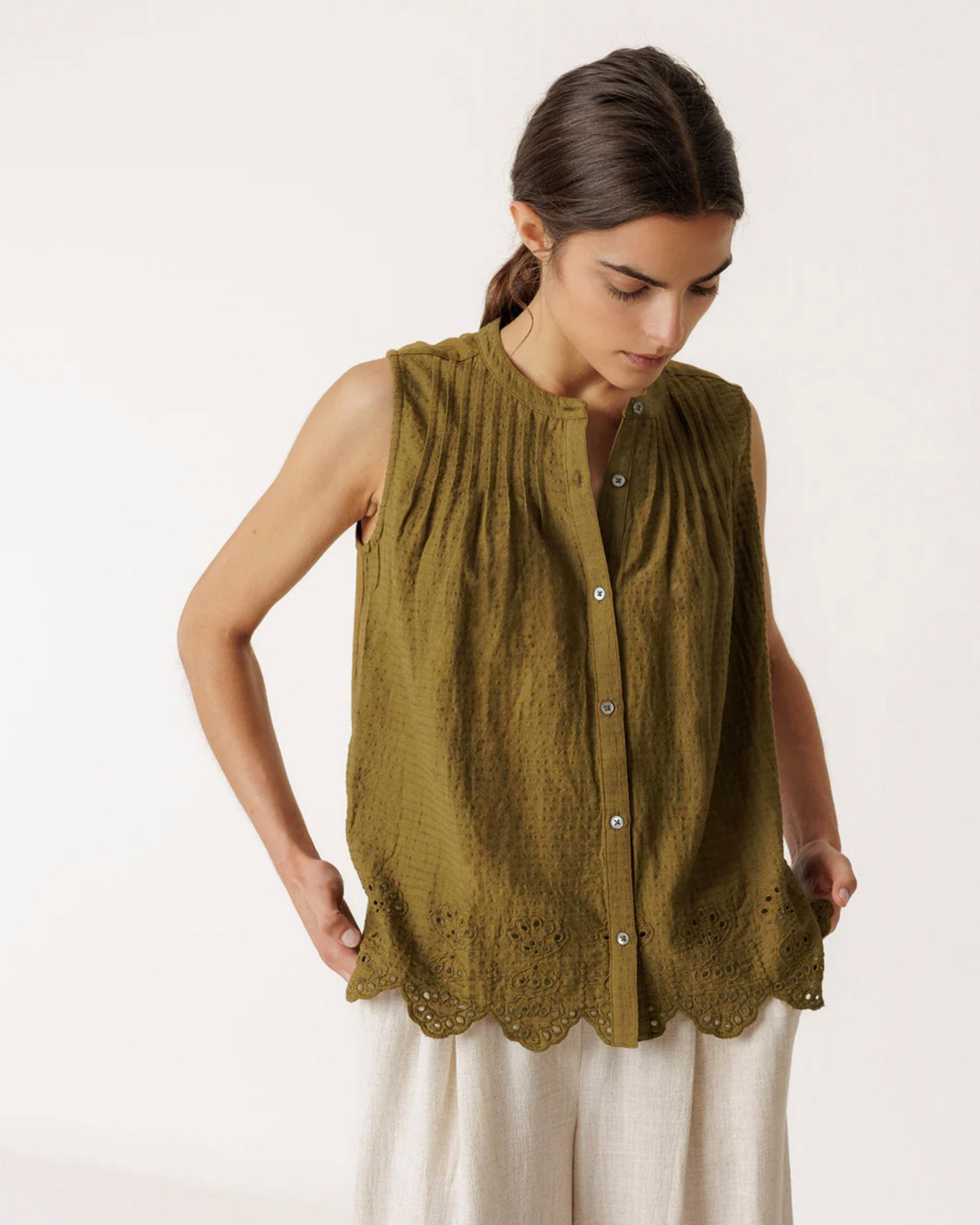 INDI&COLD | Pleated Dobby & Slub Tee with Lace Hem