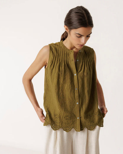 INDI&COLD | Pleated Dobby & Slub Tee with Lace Hem