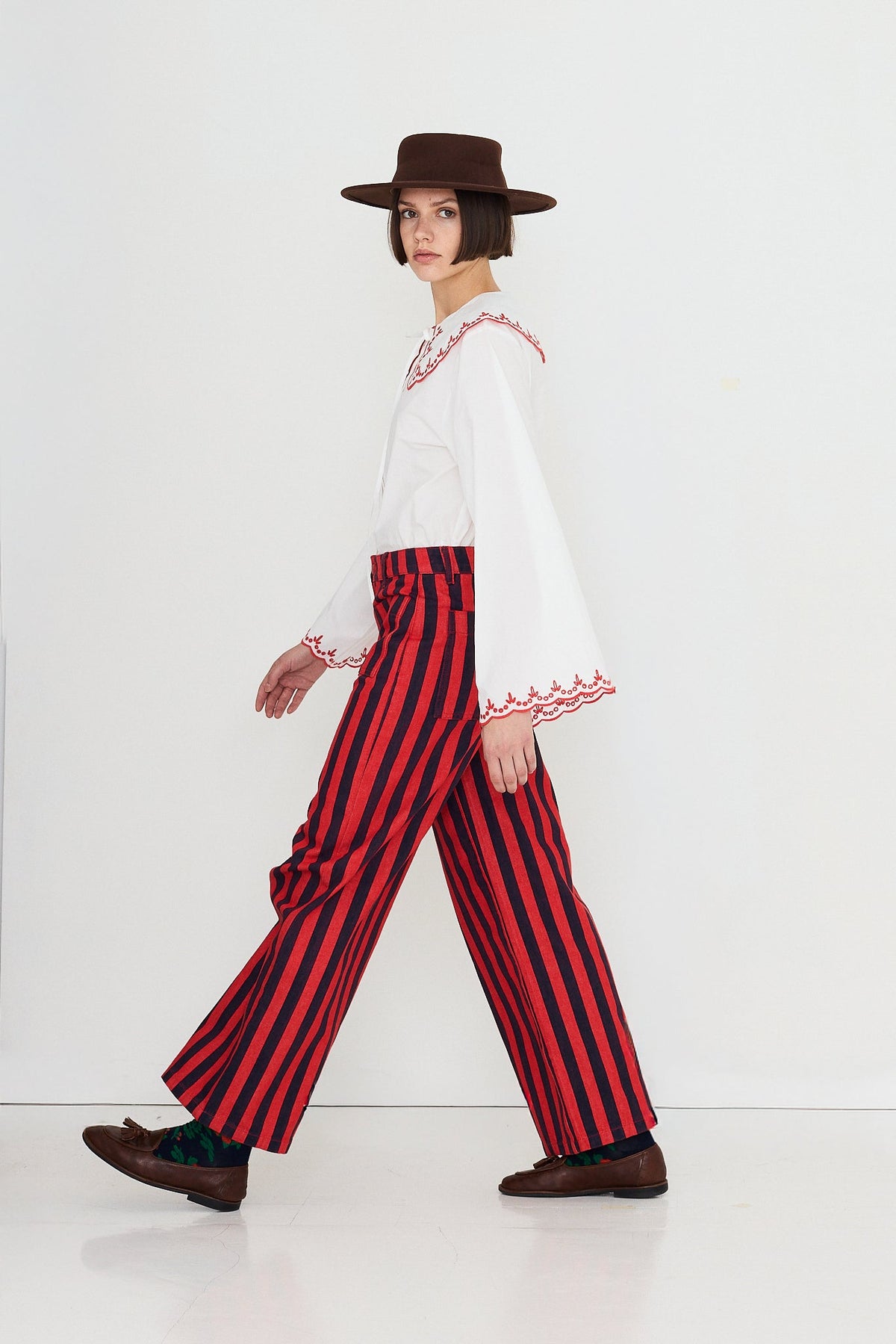 THE TINY BIG SISTER-669 EMBROIDERED NECK SHIRT-OFF WHITE_07.jpg