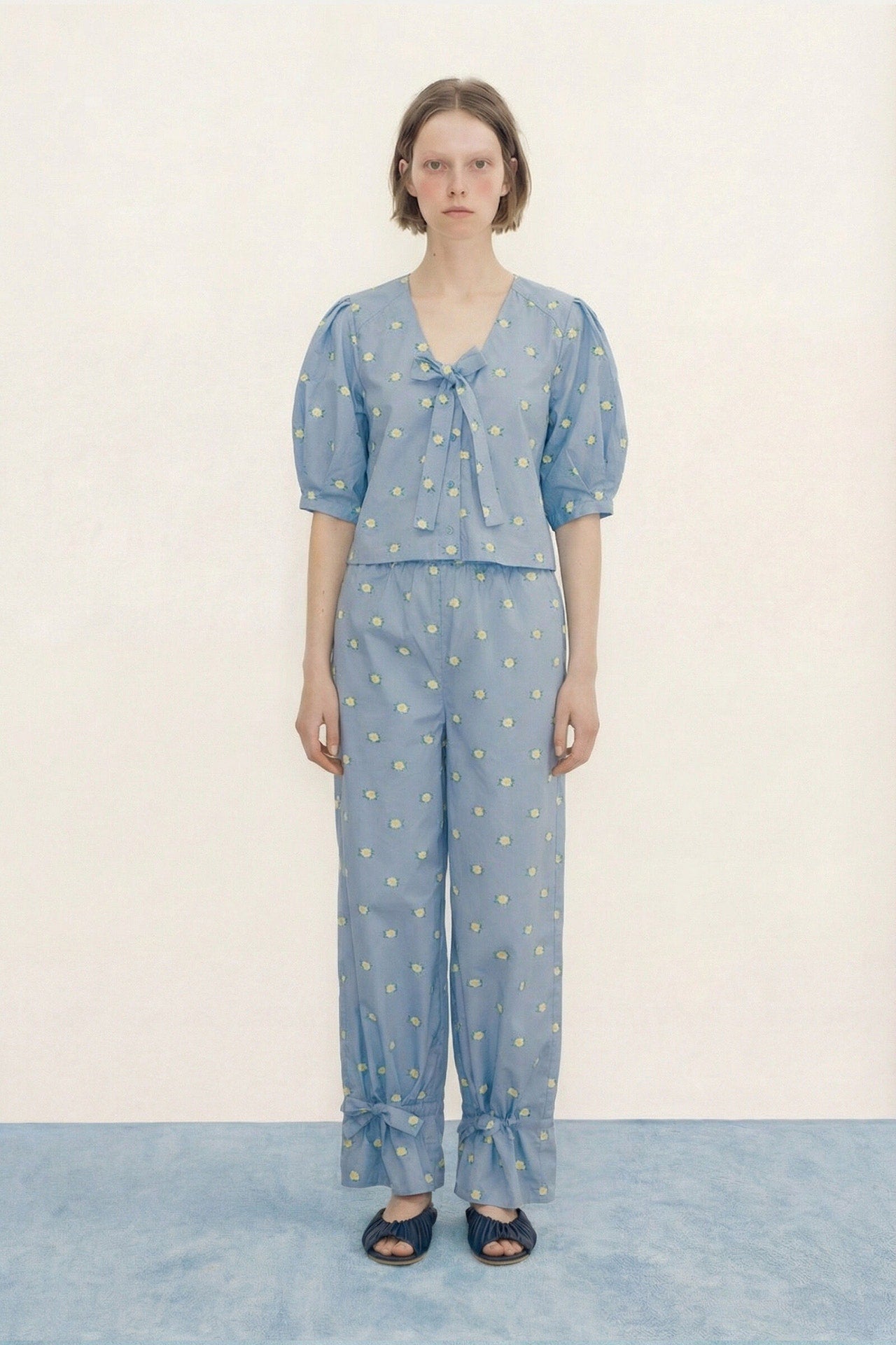 THE TINY BIG SISTER | Blouse Flowers Bow Blou - Crisp Cotton with Puffy Sleeves