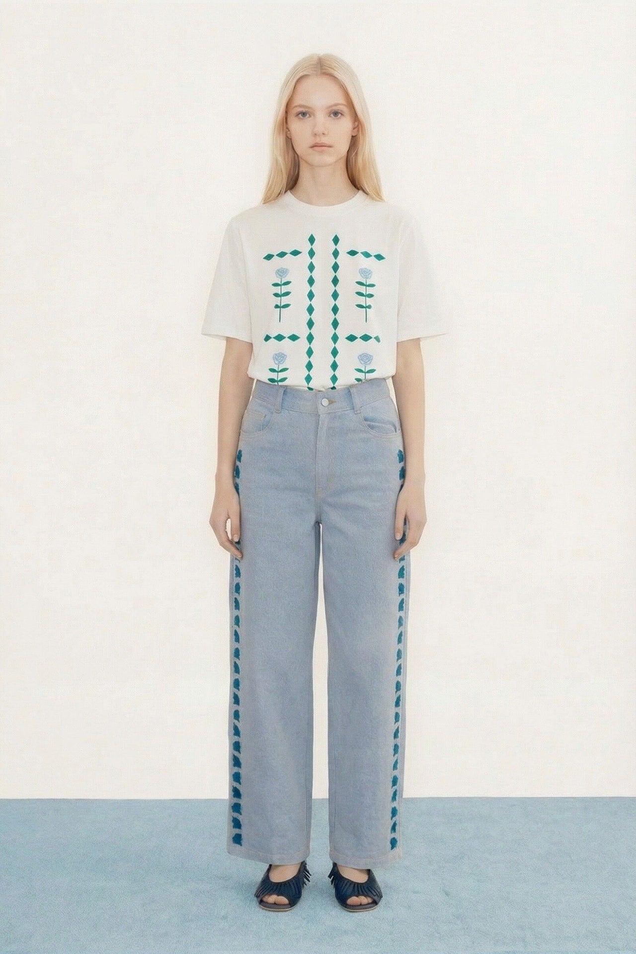 THE TINY BIG SISTER-669 FLOWERS TEE-OFF WHITE_02.jpg
