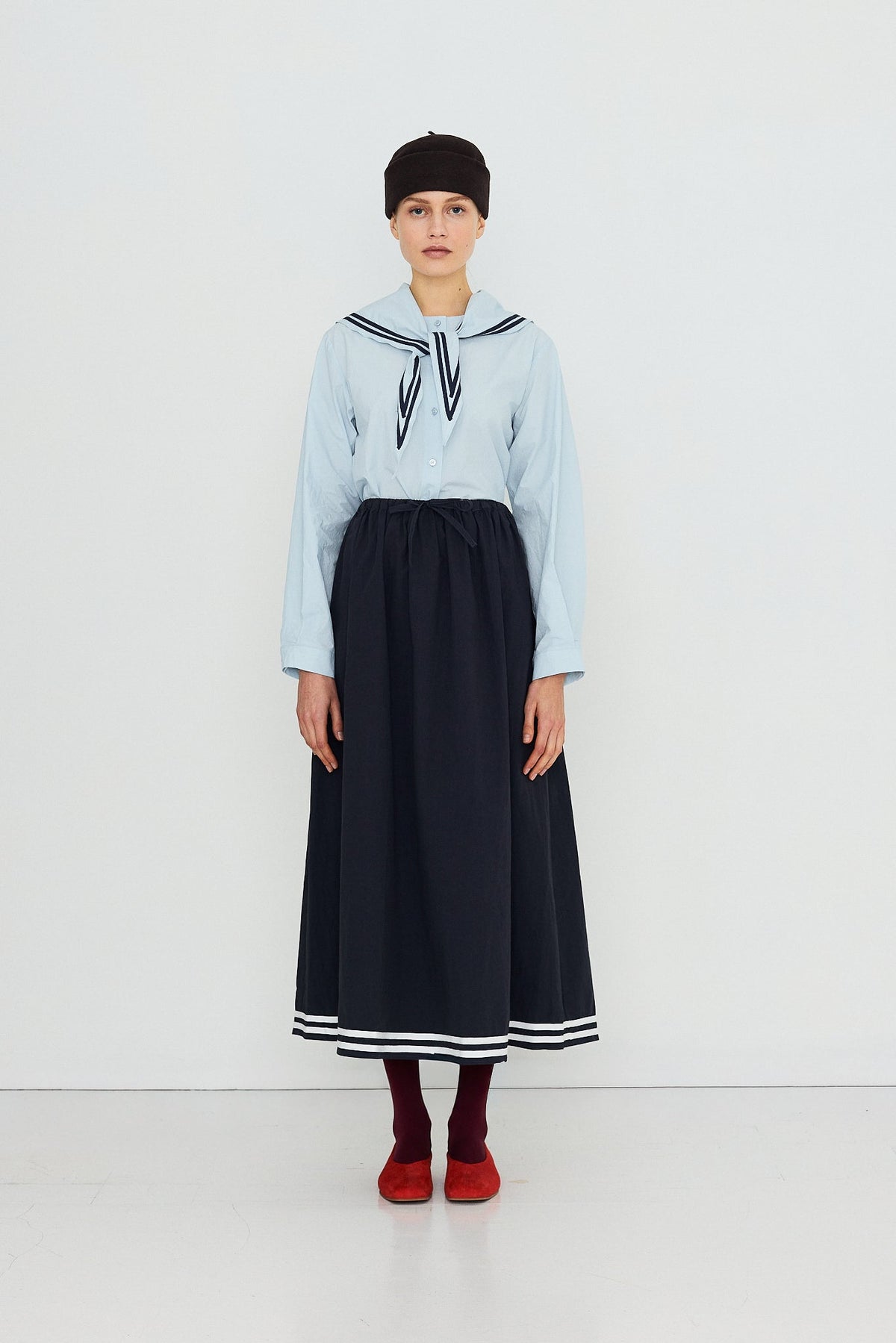 THE TINY BIG SISTER-669 VOLUME SKIRT-NAVY_04.jpg