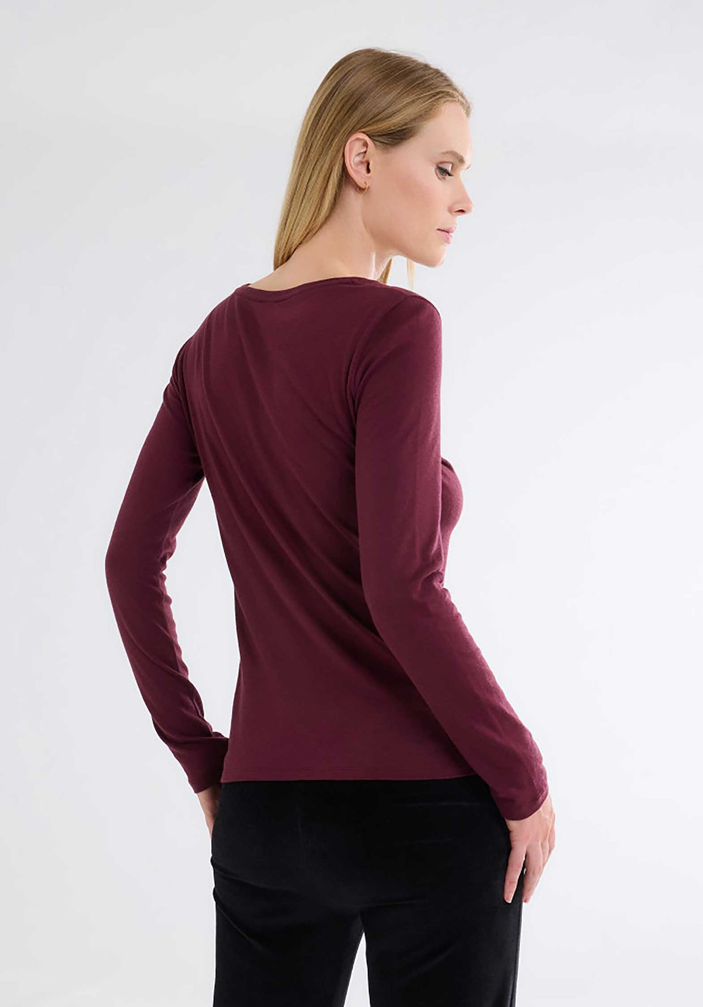 Majestic | Long-Sleeve Cotton-Cashmere Tee in Plum