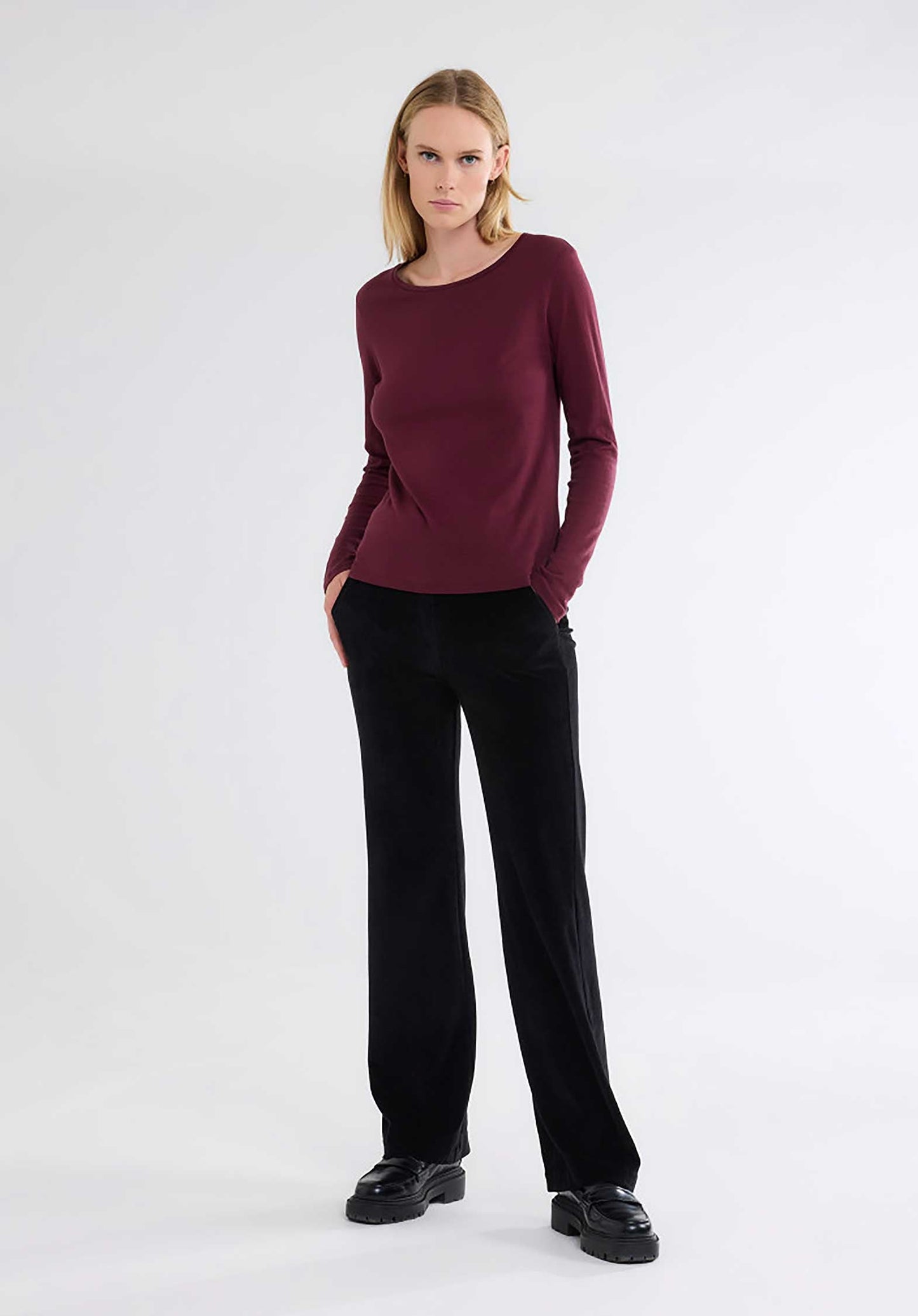 Majestic | Long-Sleeve Cotton-Cashmere Tee in Plum