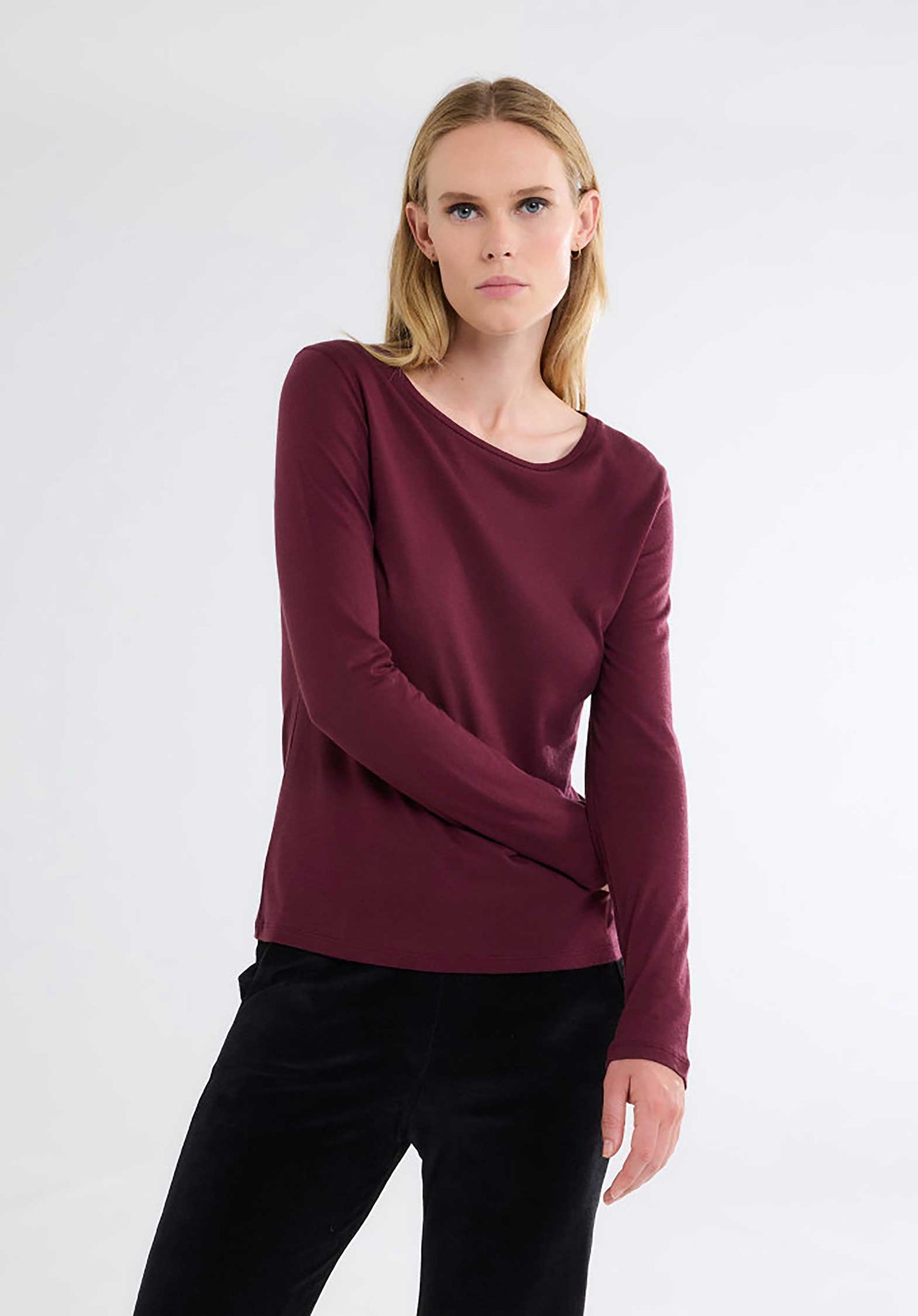 Majestic | Long-Sleeve Cotton-Cashmere Tee in Plum