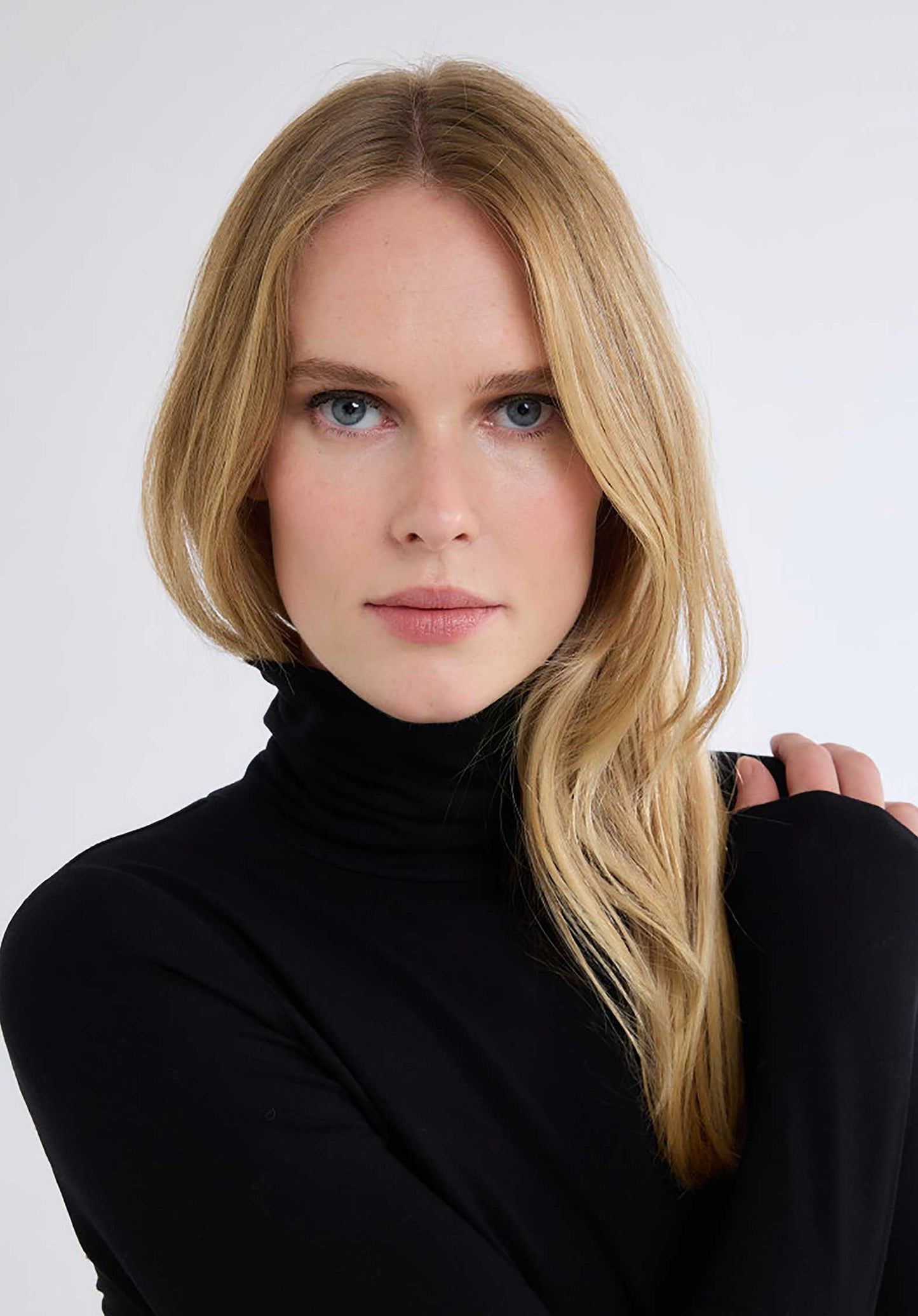 Majestic | Second-Skin Turtleneck - Black