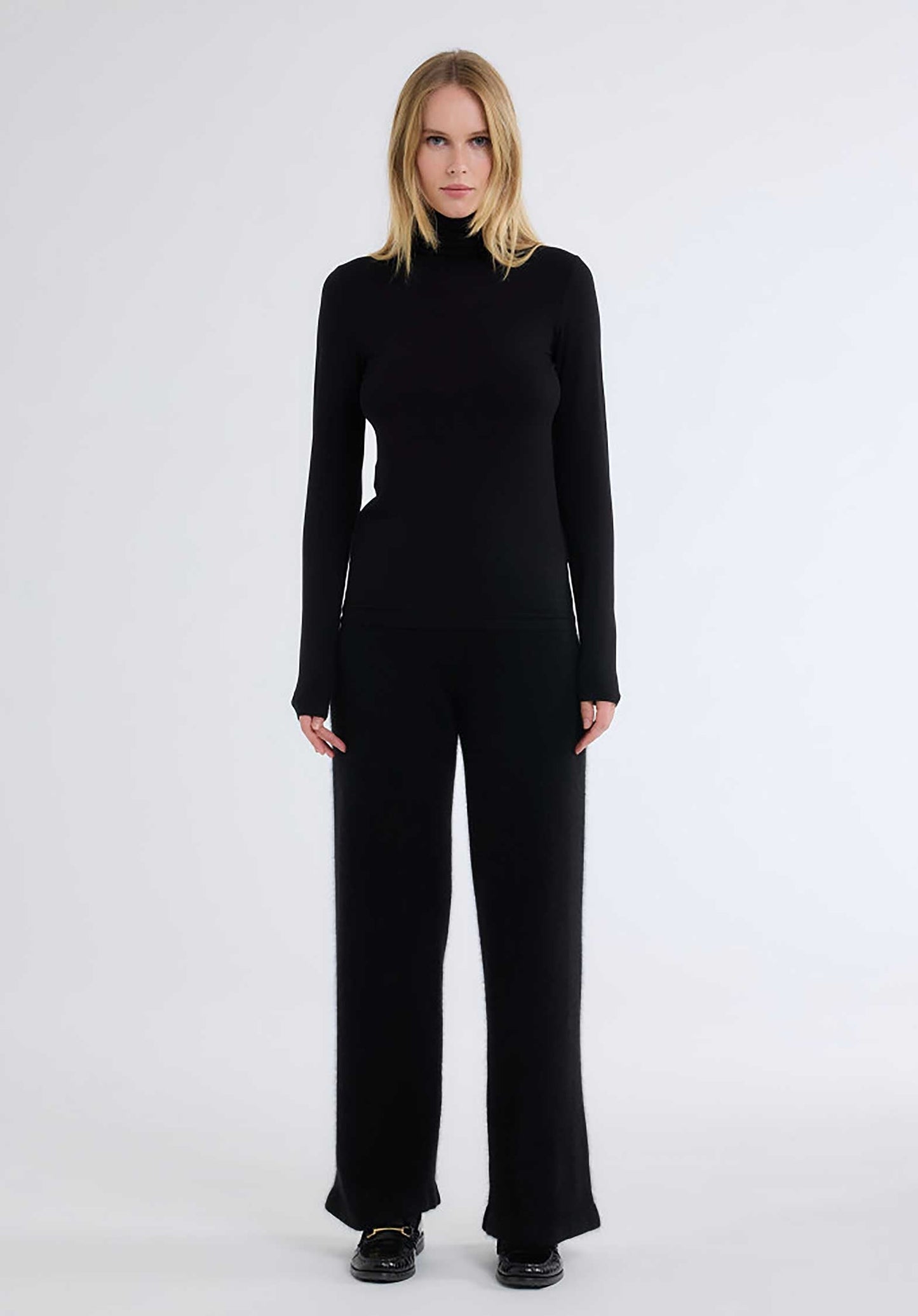 Majestic | Second-Skin Turtleneck - Black