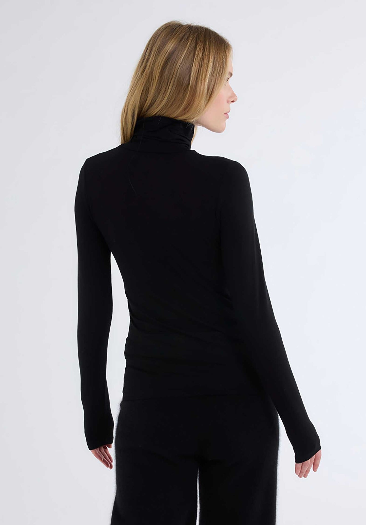 Majestic | Second-Skin Turtleneck - Black